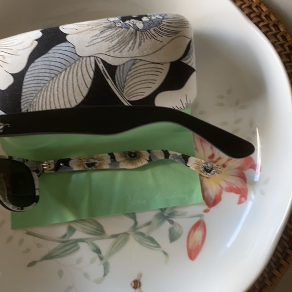 🌻SALE🌻 Sun shades - Picture 3 of 5